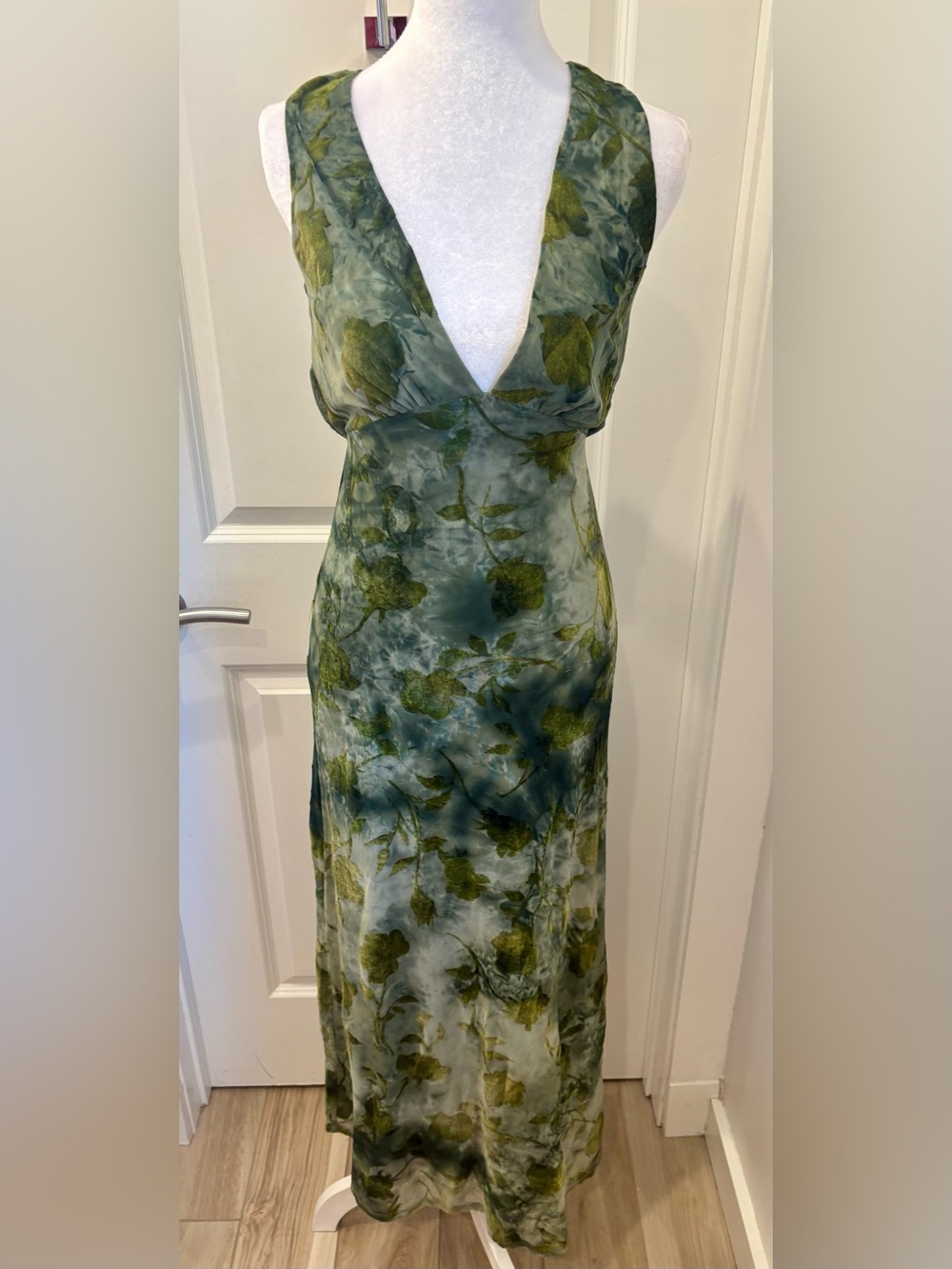 NWT Thirty Thirty Sleeveless Green Floral burnout cowl back Maxi Dress - S